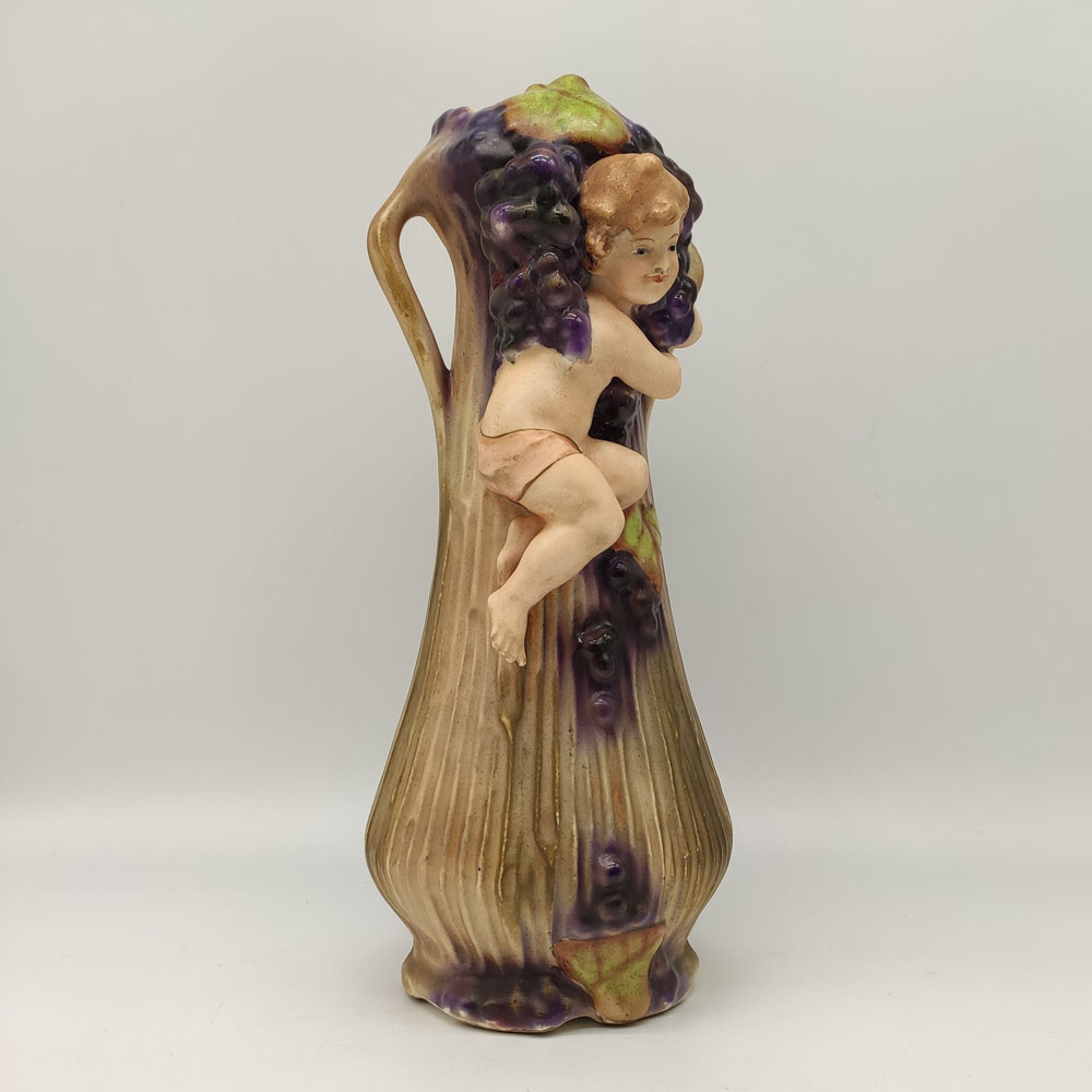 Keramická váza "Chlapec so strapcom"